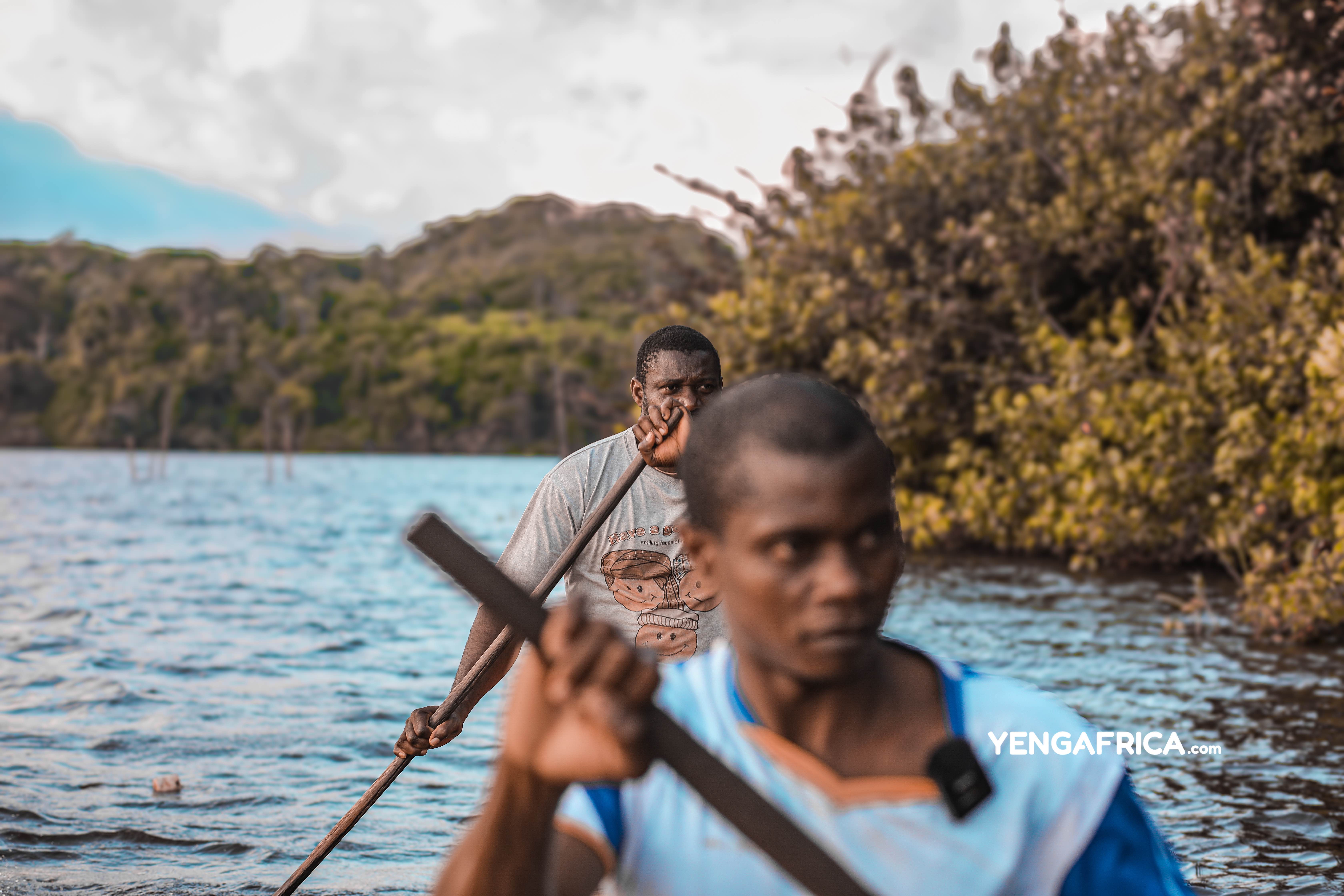 Guided tour of Lake Ossa in a traditional canoe with a local guide
