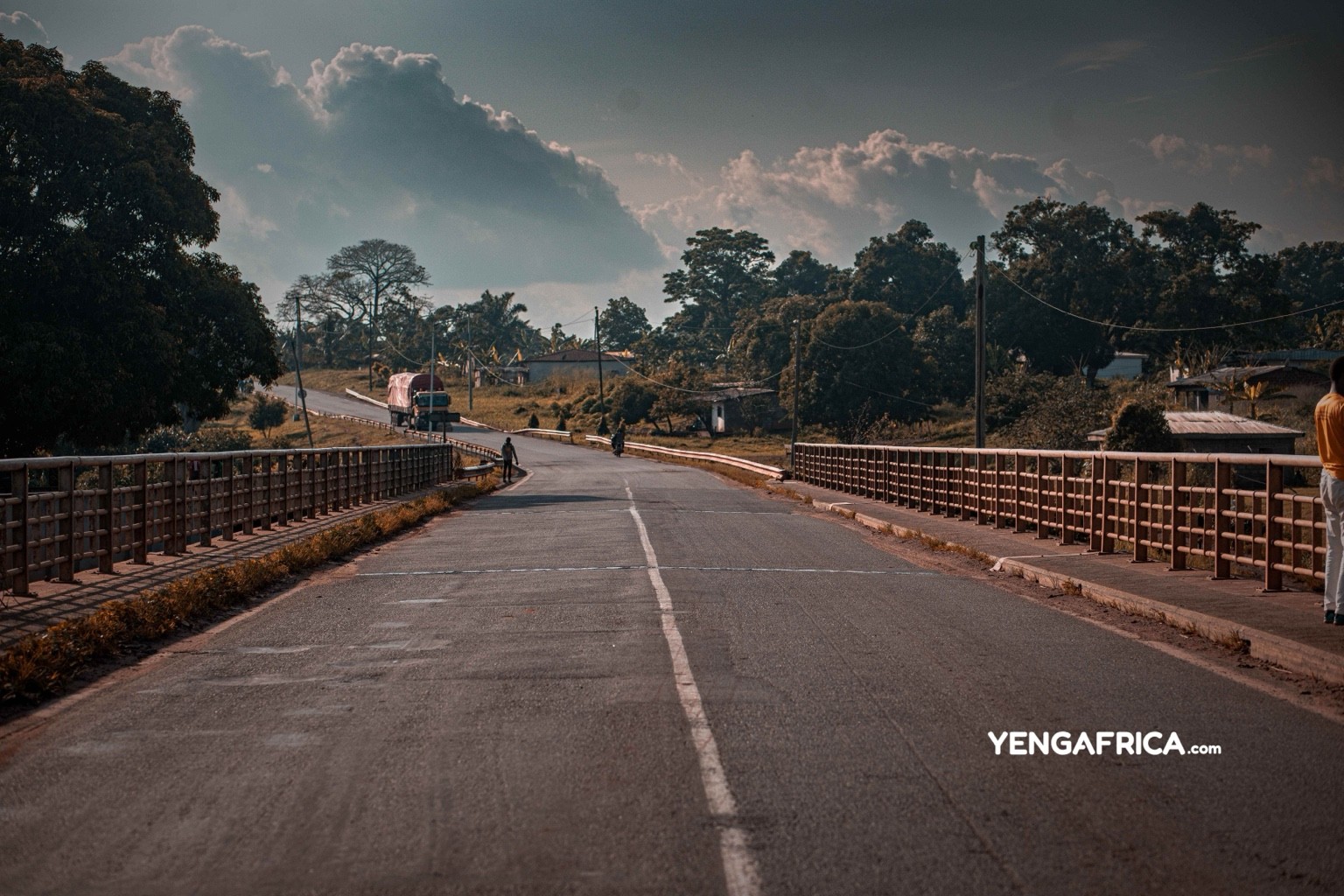 Nyong bridge in Ayos on our way to the Dja reserve to meet the Bakas