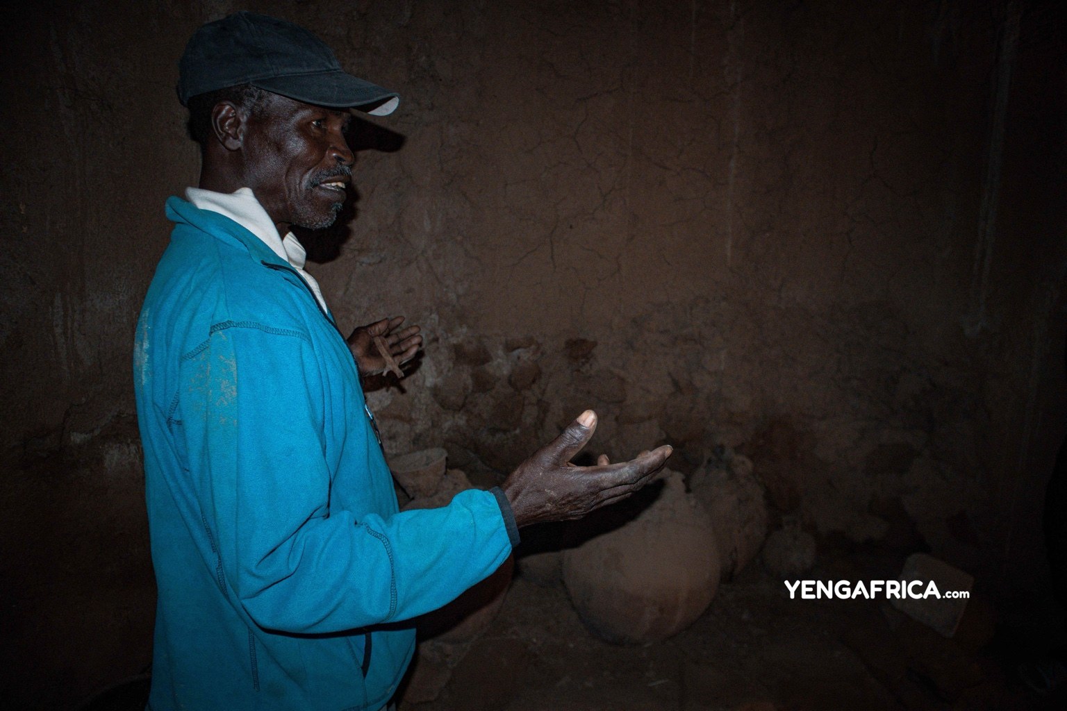Guide explaining the male and female stones imported from SOuth sudan during the Oudjila migration